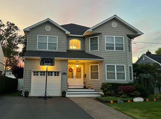 2618 Clovermere Rd, Oceanside, NY 11572