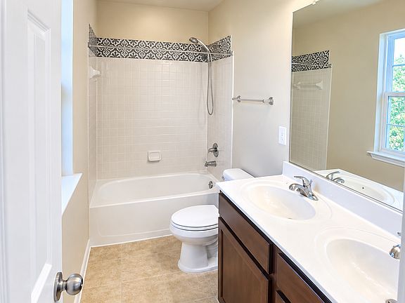 4th image of 103 Argyle Ct