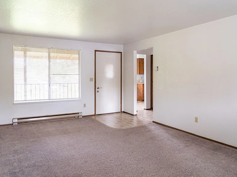 1837 Queen Ave SW — Photo 4