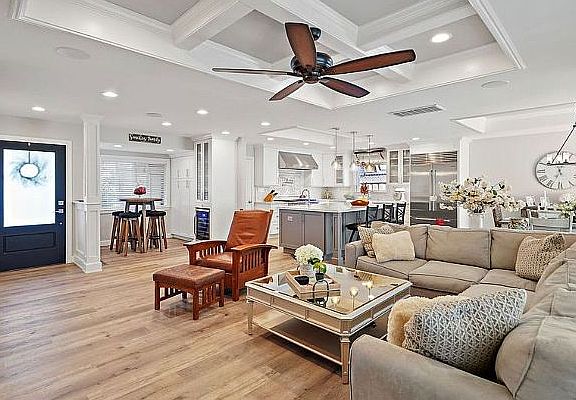 Family room to kitchen 