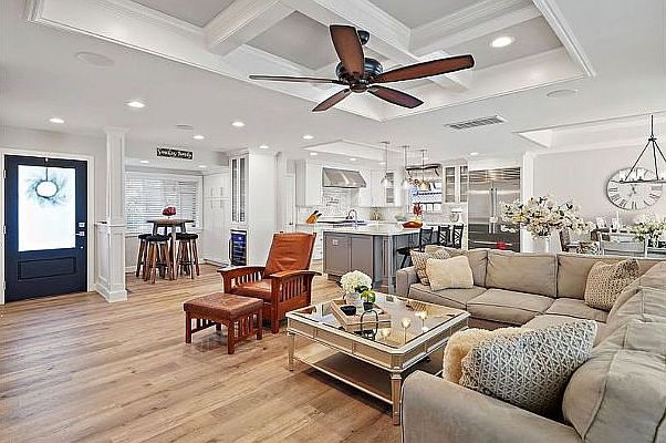 Family room to kitchen 