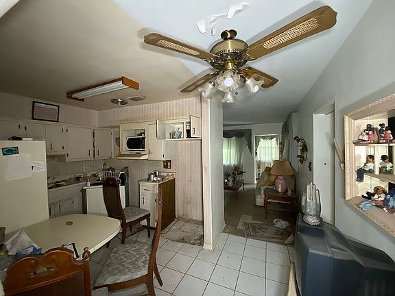 3rd image of 2350 Booker St E