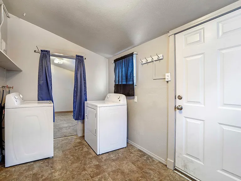1843 Overland Ave — Photo 13