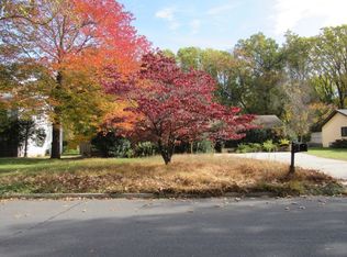 927 Clyde Ln, Philadelphia, PA 19128