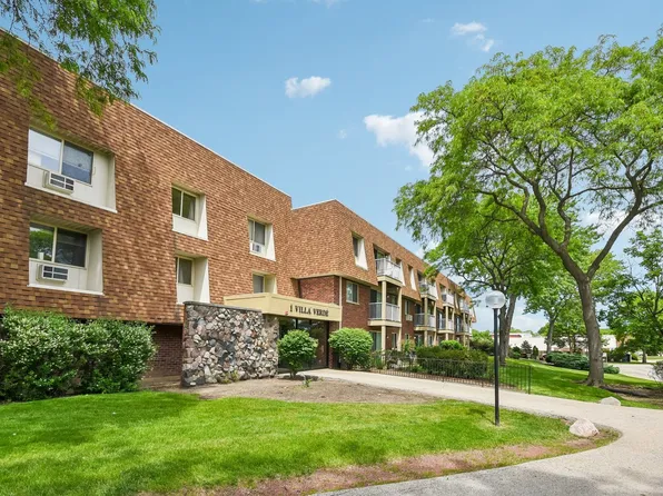 1 Villa Verde Dr APT 211, Buffalo Grove, IL 60089