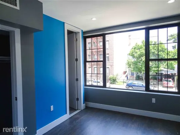 582 E 26th St, Brooklyn, NY 11210