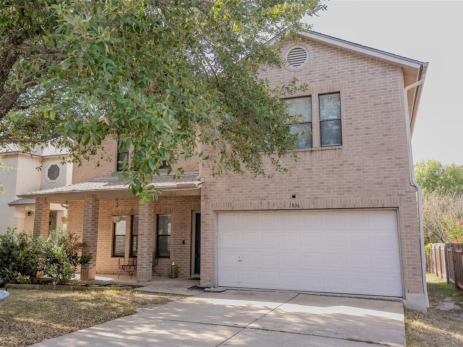 4 bed, 2.5 bath, 2370 sqft, $2,300 — Photo 1