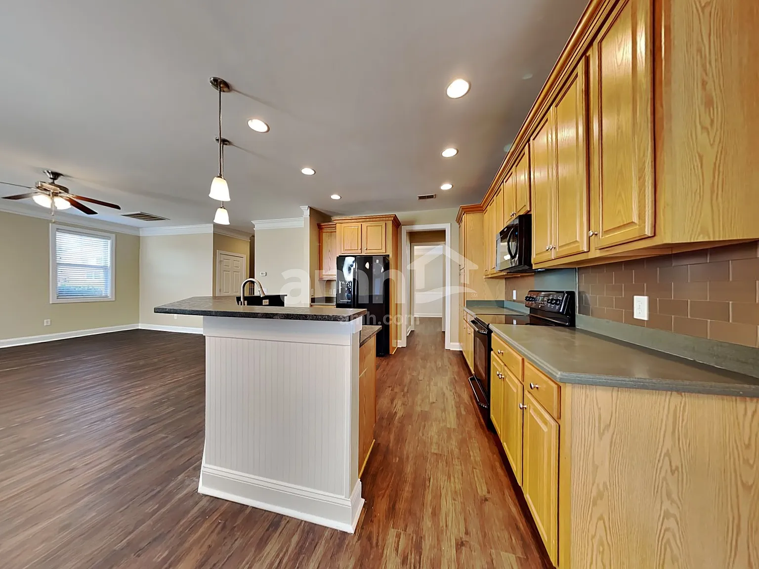 4 bed, 2.5 bath, 2619 sqft, $2,615 — Photo 3