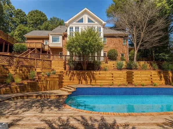 4070 Runnymede Dr, Lilburn, GA 30047