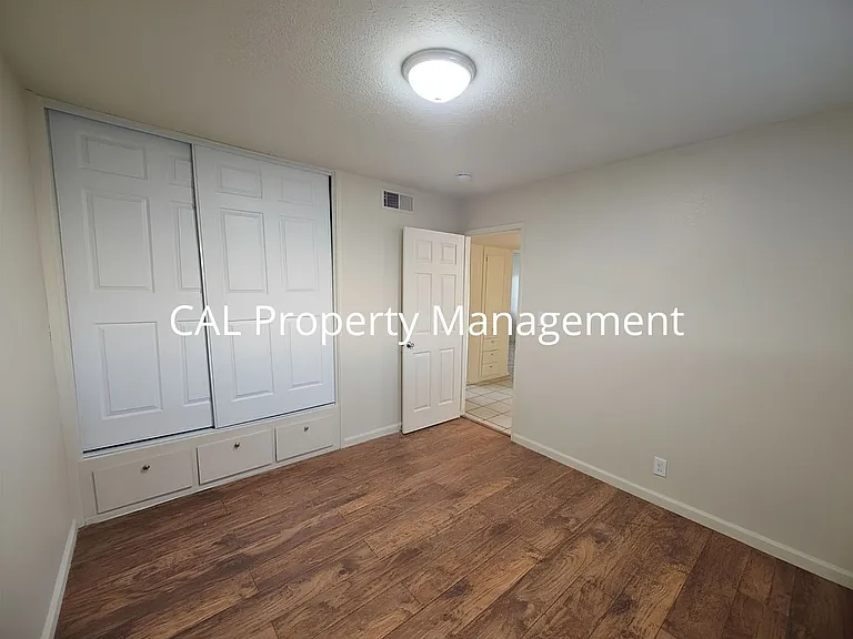 918 Illinois Ave — Photo 18