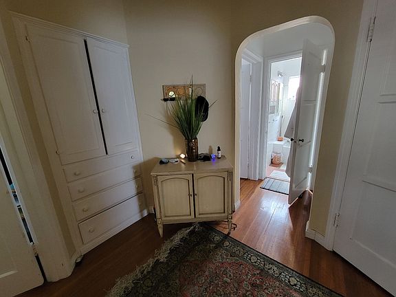 4th image of 2452 Colby Ave