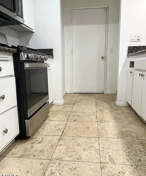 221 Rosewood St — Photo 8