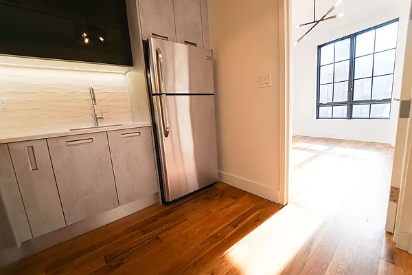 Rented by Manhattan Management LLC | media 88