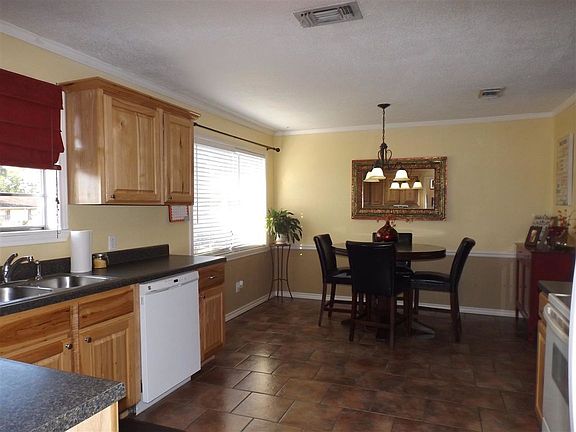 4th image of 2915 Forest Ave