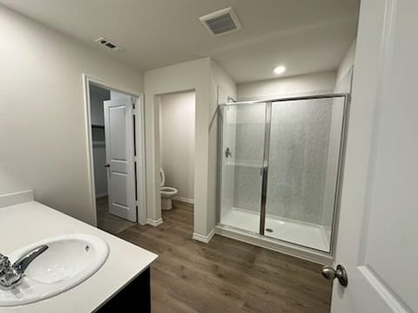 1106 Live Oak Dr