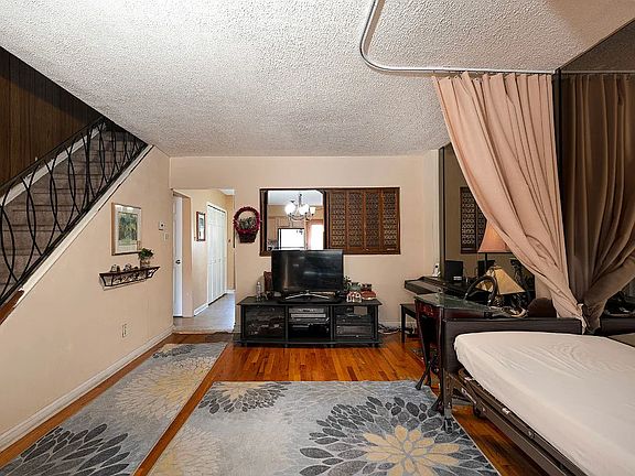 5th image of 2151 E 2nd St
