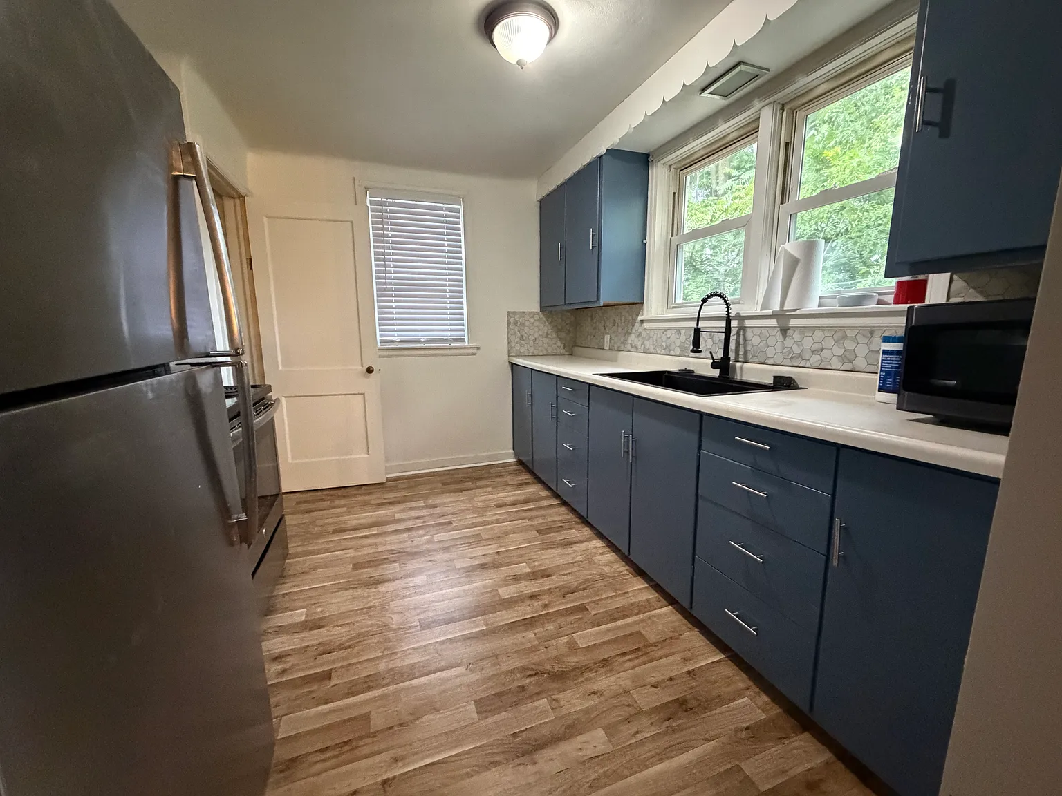 2 bed, 768 sqft, $1,999 — Photo 1