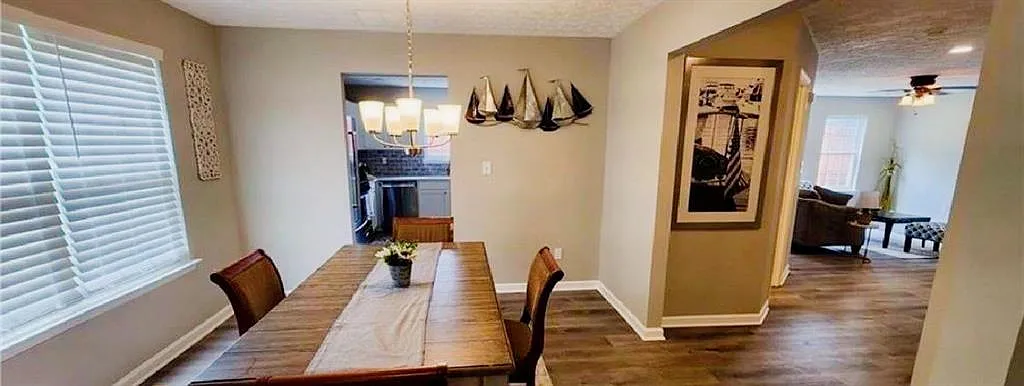 4 bed, 2.5 bath, 2818 sqft, $2,950 — Photo 3