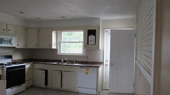 3rd image of 2975 Athens Way