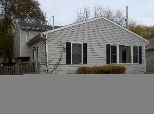 410 W Riverside Dr, Mchenry, IL 60051