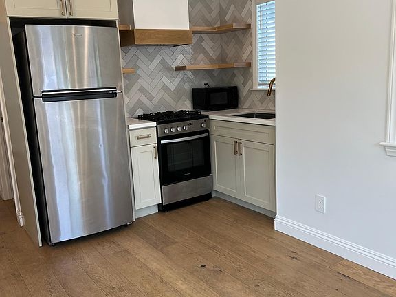 4th image of 1454 N Clybourn Ave #101