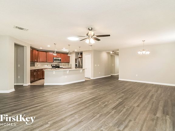 3rd image of 1761 College Park Dr