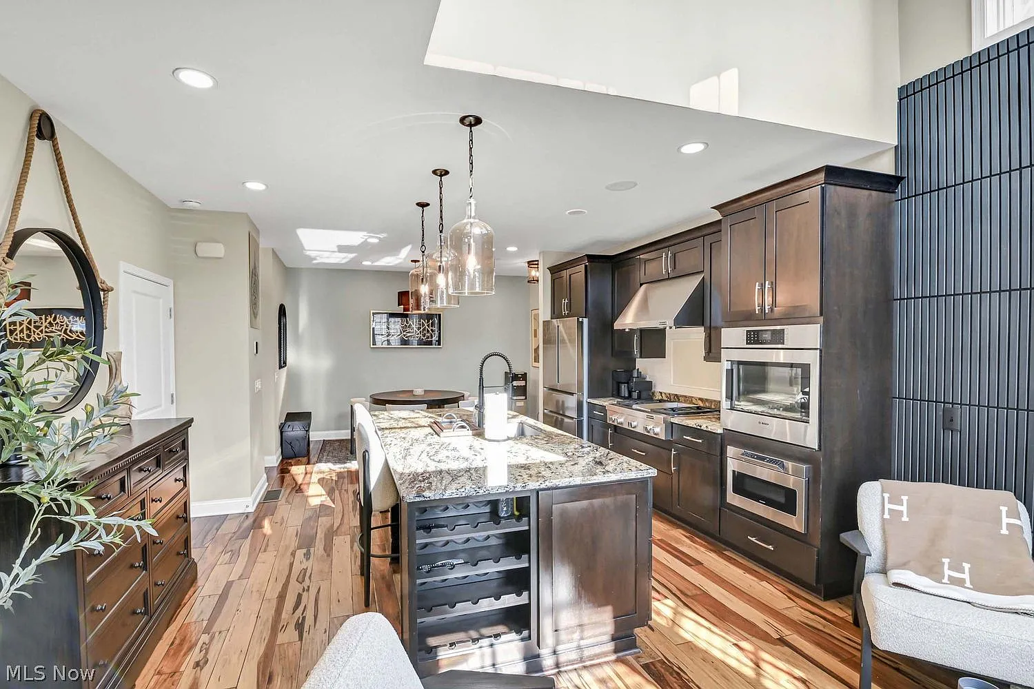 3 bed, 4.0 bath, 3448 sqft, $5,500 — Photo 4