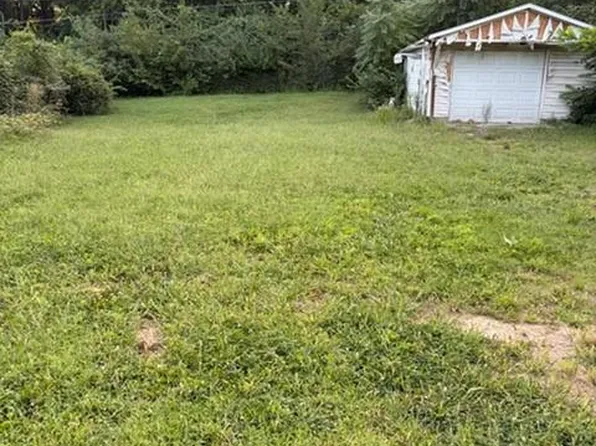 3634 Kensington Ave, Kansas City, MO 64128