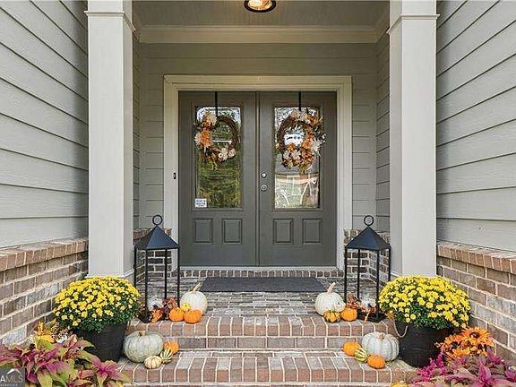 3rd image of 427 Parkbrook Way