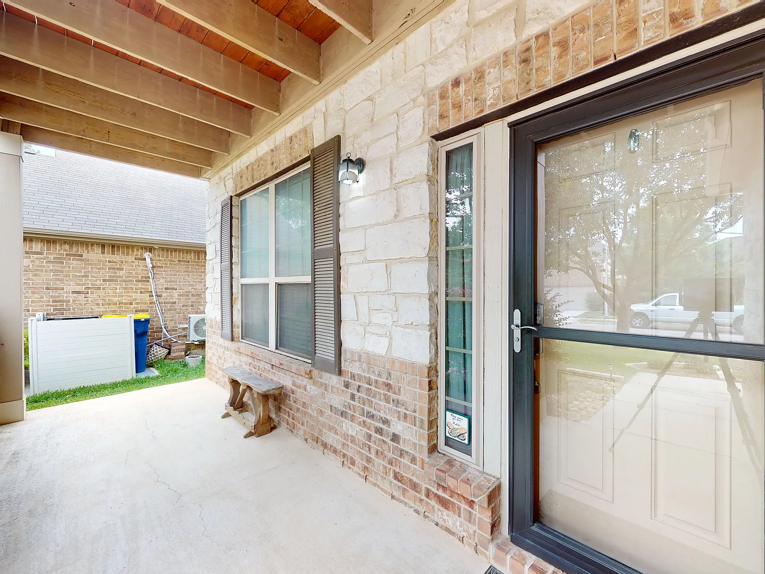 4 bed, 3.5 bath, 2597 sqft, $2,400 — Photo 2