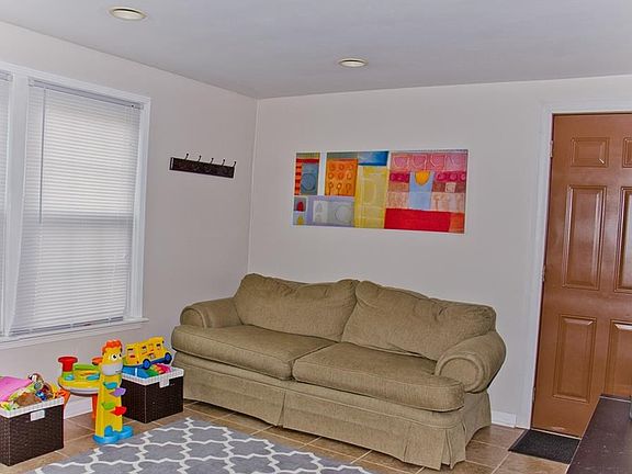 5th image of 808 Broadview Blvd