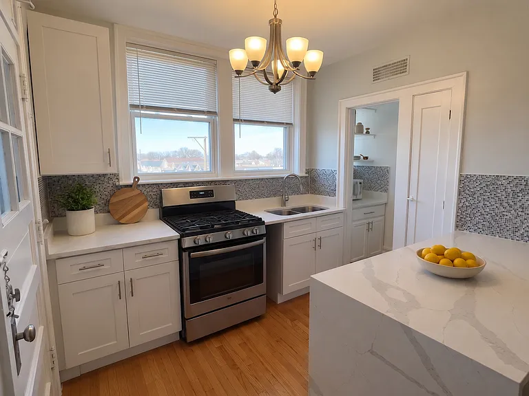 2834 North Lockwood Avenue - 3D — Photo 9