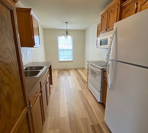 4th image of 1224 NW Ashley Ln