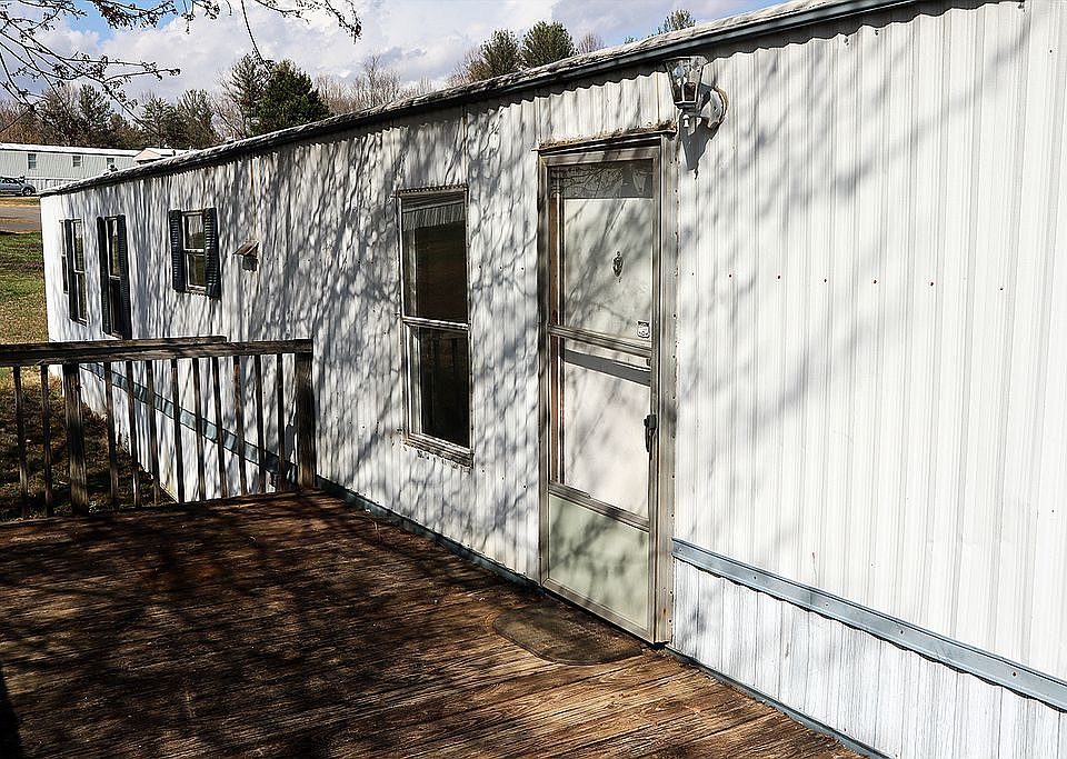 1st image of 3242 Idlewild Dr