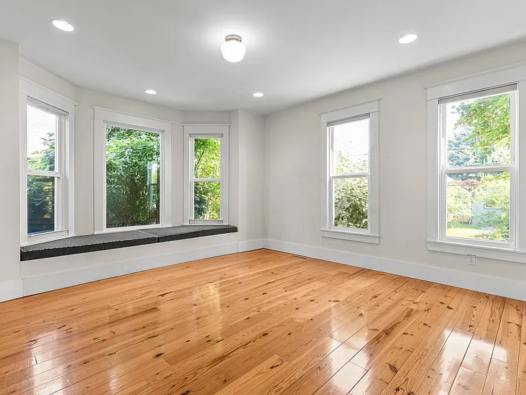 2047 N Sumner St — Photo 9
