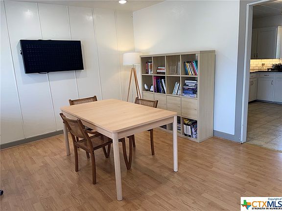 2nd image of 814 N Avenue B