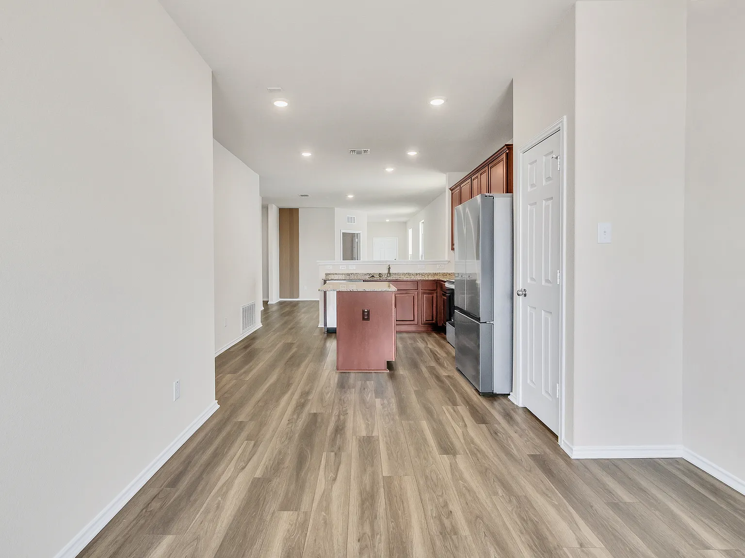 3 bed, 1510 sqft, $1,800 — Photo 2