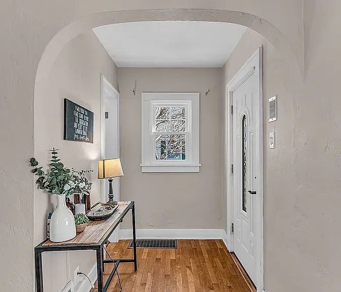 2716 SW 13th St — Photo 3