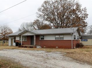 1849 N Center St, Elkins, AR 72727