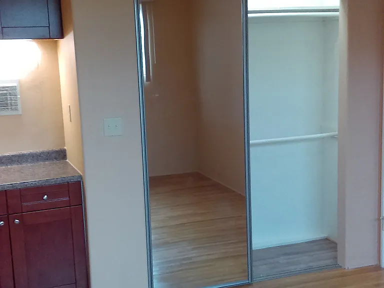 202 W Chevy Chase Dr — Photo 9