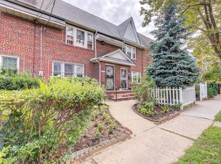 161-10 84th Rd, Jamaica, NY 11432