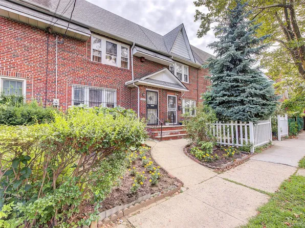 161-10 84th Road, Jamaica Hills, NY 11432
