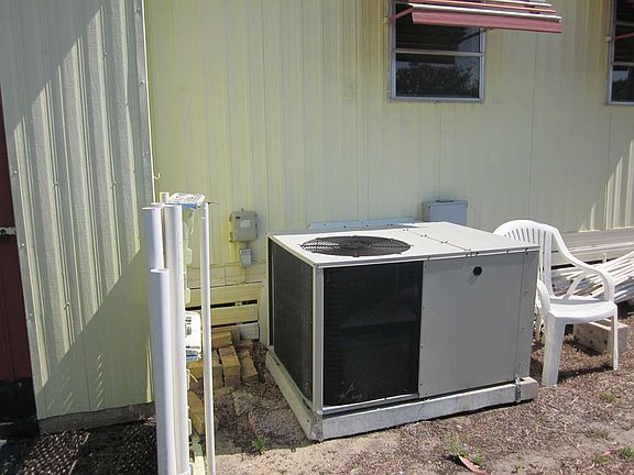 4th image of 810 Pine Dr