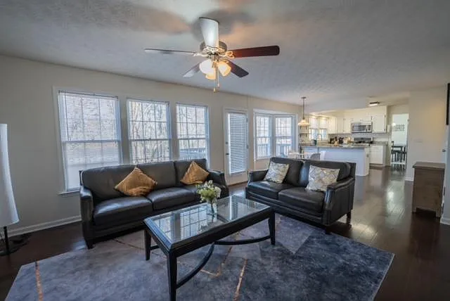 4 bed, 2421 sqft, $5,500 — Photo 1