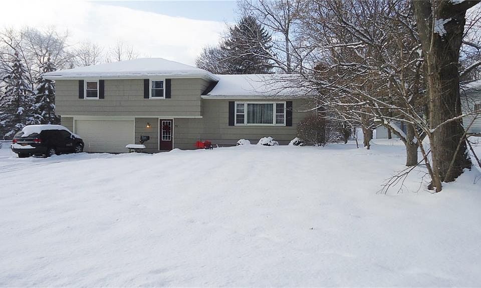 1st image of 51 Hillcrest Dr