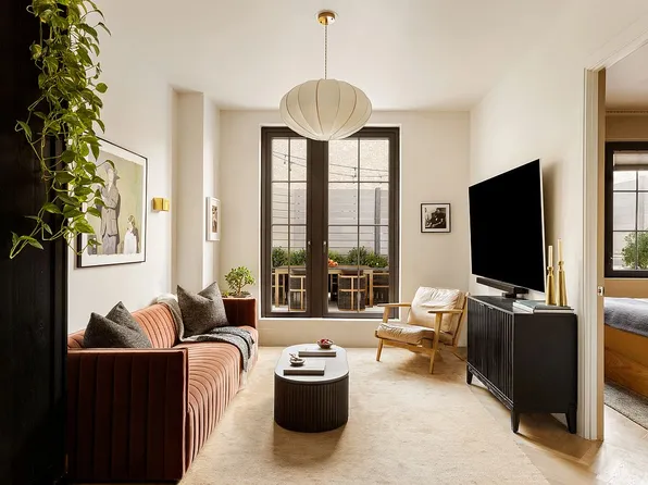 300 W 122nd St #5N, New York, NY 10027