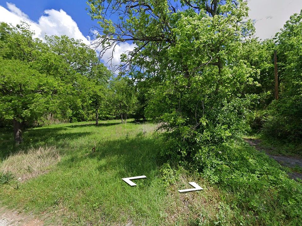 2nd image of 703 S Parkway Dr