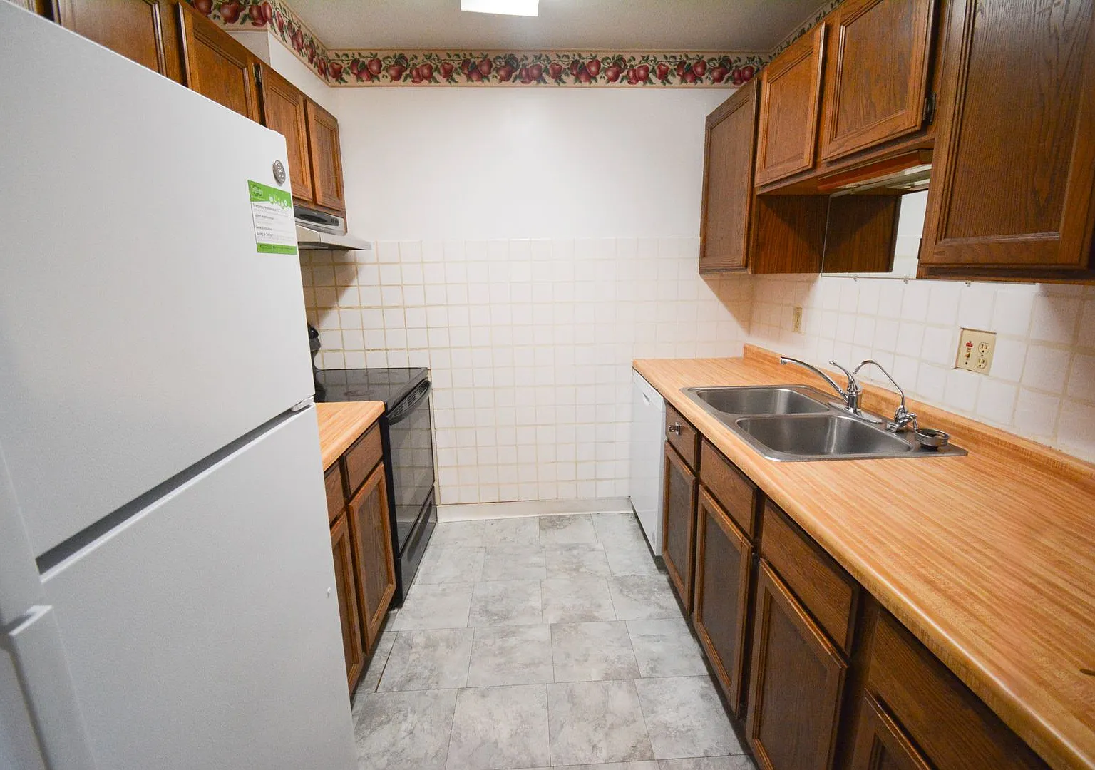 Main floor 2br condo steps from the Douglas Trail! — Photo 3
