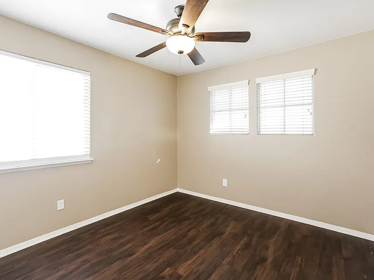 2317 Homeland St — Photo 13