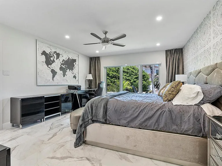 207 Royal Palm Dr — Photo 37